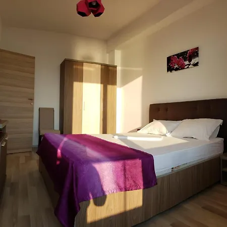 Sunray Summerland Apartment *
